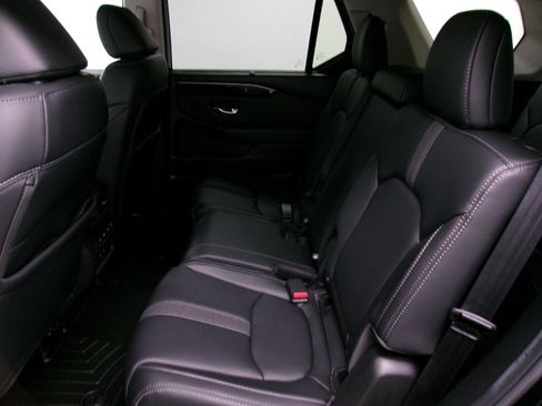 Used 2025 Honda Pilot EX-L image 8