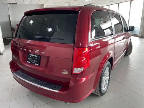 Used 2016 Dodge Grand Caravan SXT image 9