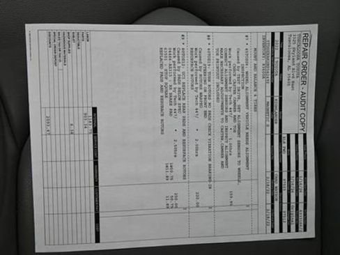 Used 2022 Toyota Highlander XLE image 4