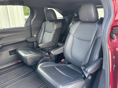 Used 2021 Toyota Sienna XSE w/ XSE Plus Package FWD image 19