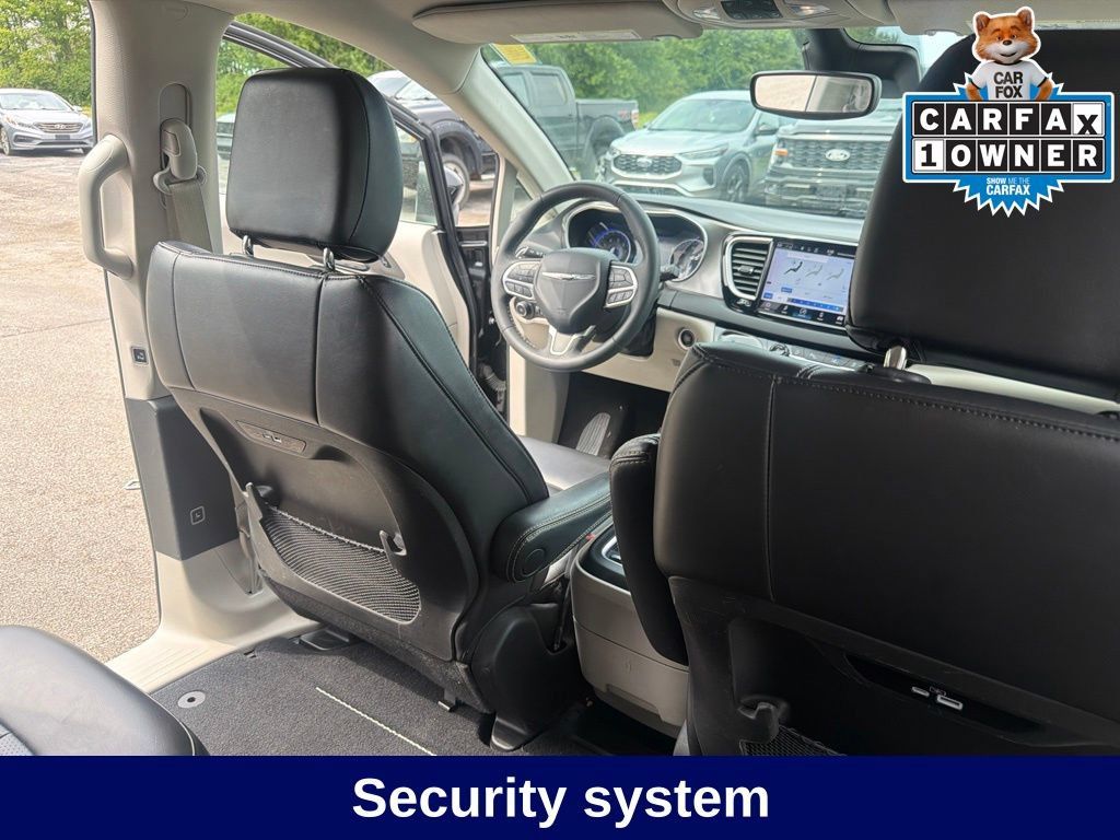 Used 2023 Chrysler Pacifica Touring-L FWD image 26