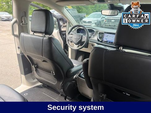 Used 2023 Chrysler Pacifica Touring-L FWD image 26