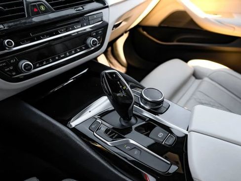 Used 2019 BMW 540i w/ Executive Package image 31