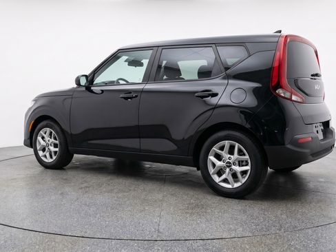 Used 2025 Kia Soul LX w/ LX Technology Package FWD image 6