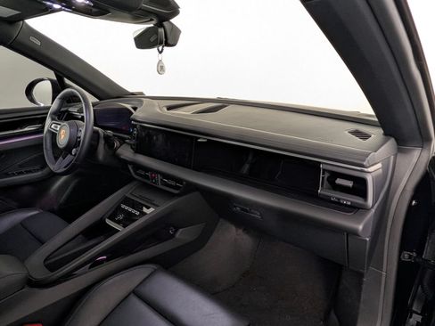 Certified 2025 Porsche Macan 4S Electric AWD/4WD image 17