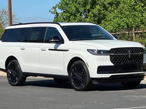 New 2026 Lincoln Navigator L Reserve AWD/4WD image 10