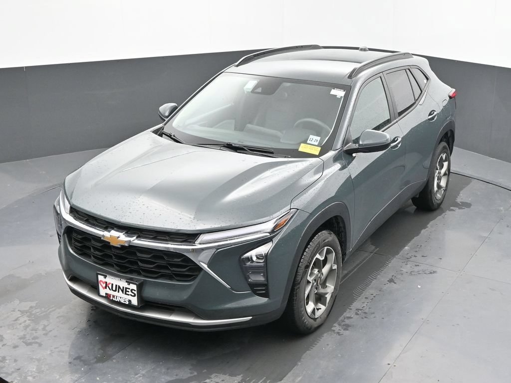 Used 2025 Chevrolet Trax LT FWD image 23