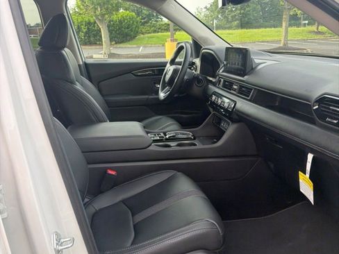 Used 2025 Honda Pilot EX-L image 29