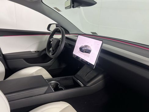 Used 2025 Tesla Model 3 Long Range image 31