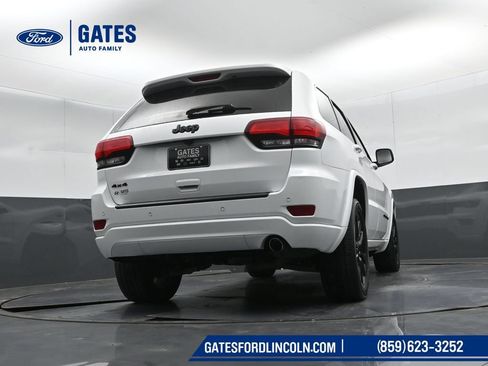 Used 2020 Jeep Grand Cherokee Altitude AWD/4WD image 39