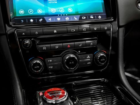 Used 2019 Jaguar XJ L Portfolio image 22