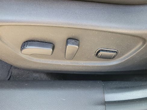 Used 2017 Nissan Rogue SL image 18