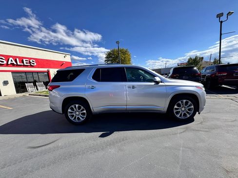Used 2021 Chevrolet Traverse Premier image 3