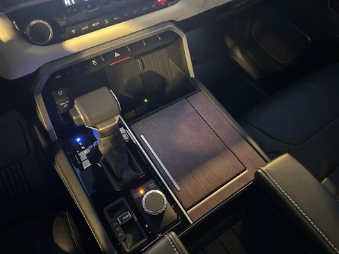 Used 2025 Toyota Sequoia 4WD image 21