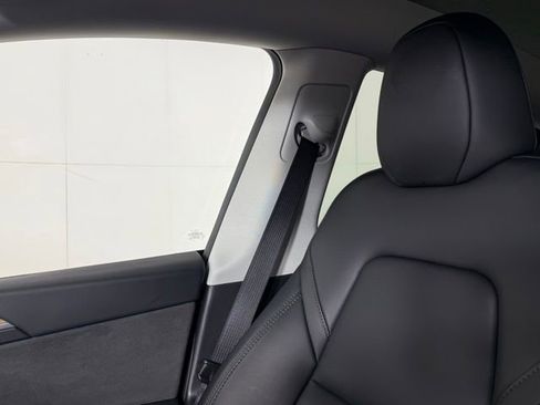 Used 2025 Tesla Model Y Long Range image 17