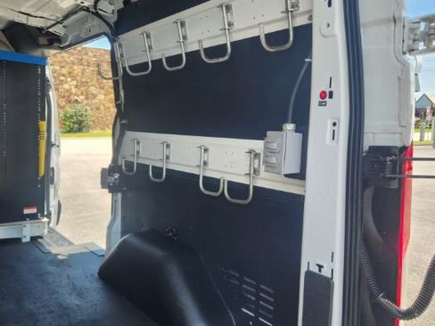 Used 2016 Ford Transit 250 130 Low Roof RWD image 4