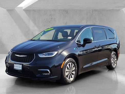 Used 2024 Chrysler Pacifica Limited FWD image 9
