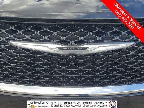 Used 2022 Chrysler Pacifica Touring-L FWD image 30