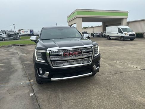 Used 2023 GMC Yukon SLT AWD/4WD image 3