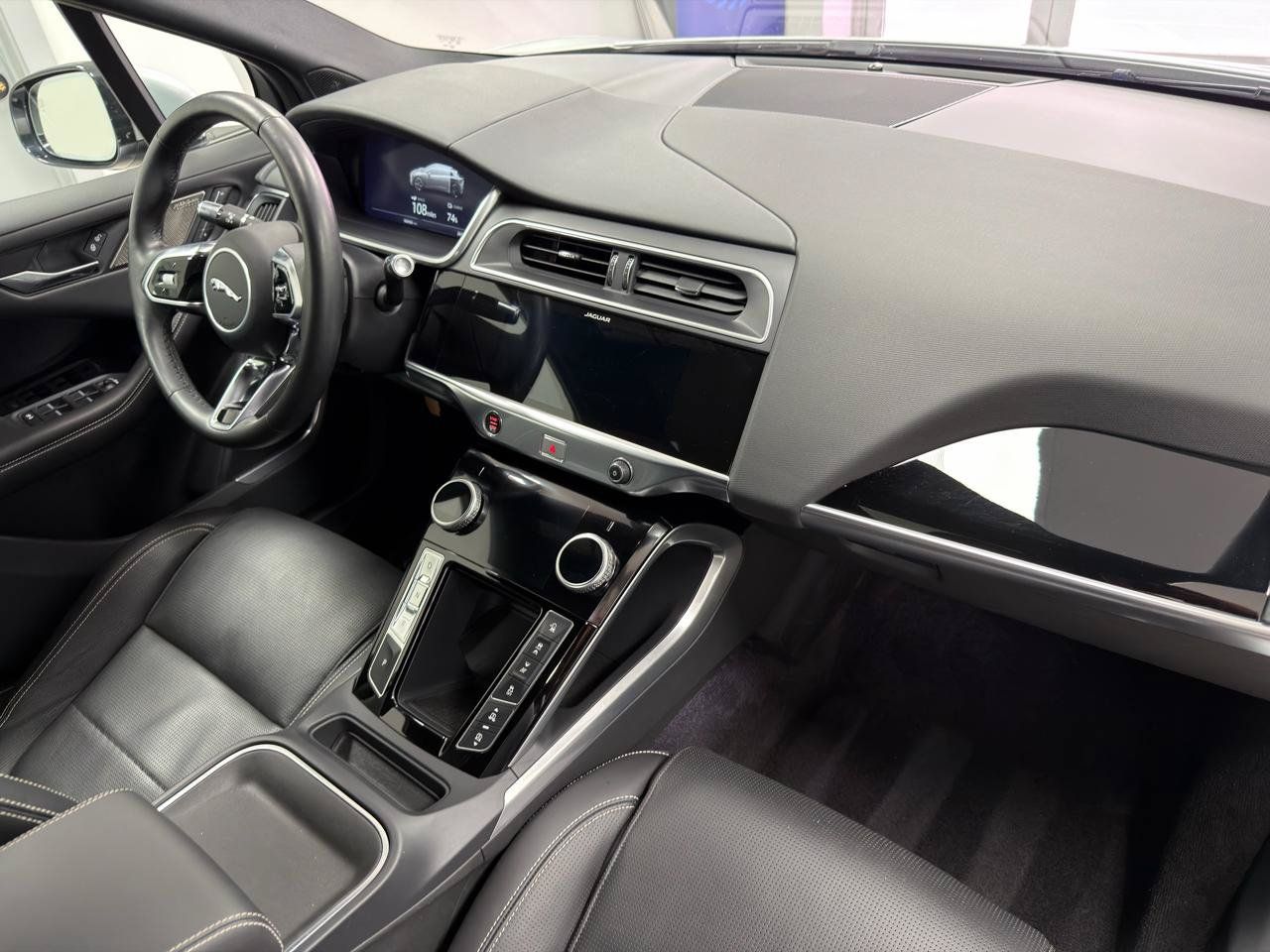 Used 2020 Jaguar I-PACE SE AWD/4WD image 25
