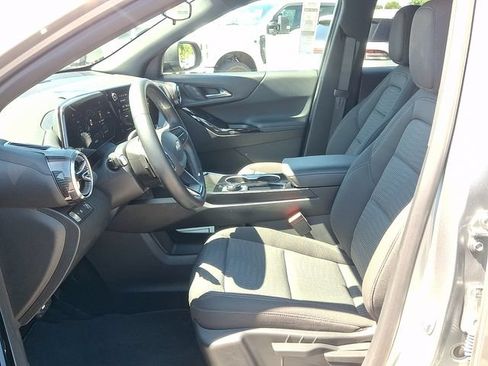 Used 2026 Chevrolet Equinox LT FWD image 10