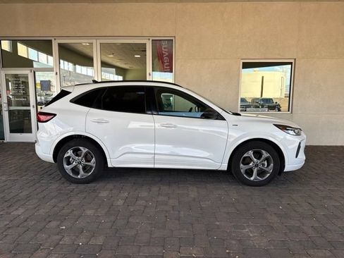 Used 2023 Ford Escape ST-Line FWD image 5
