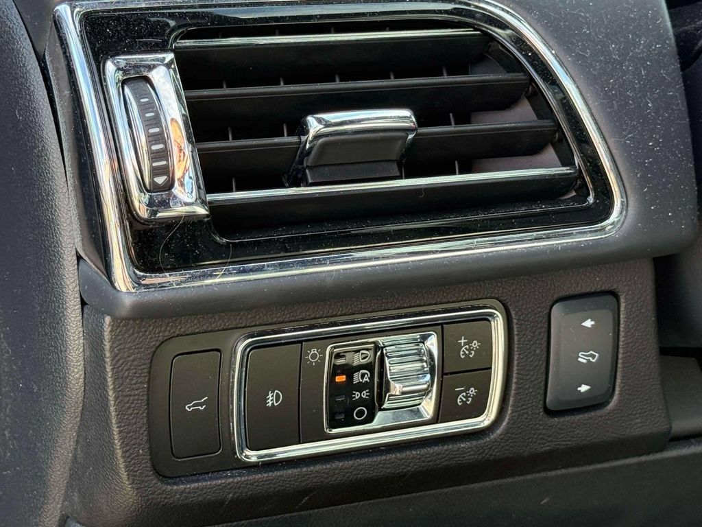 Used 2023 Lincoln Navigator L Black Label AWD/4WD image 17