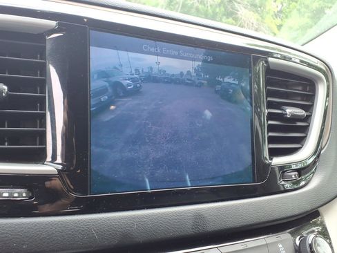 Used 2017 Chrysler Pacifica Touring-L Plus w/ Tire & Wheel Group FWD image 12