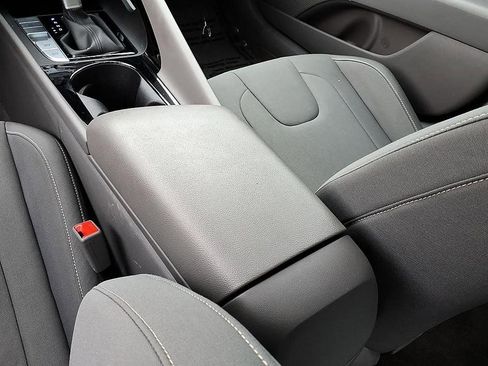 Used 2025 Hyundai Elantra SEL image 21