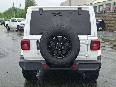 Used 2018 Jeep Wrangler Unlimited Sahara w/ Quick Order Package 24M Moab AWD/4WD image 5