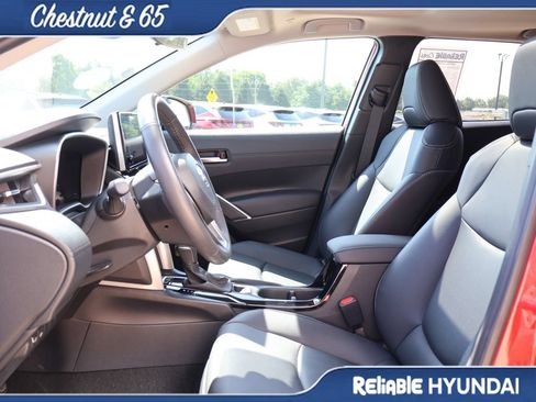 Used 2024 Toyota Corolla Cross XLE w/ Convenience Package AWD/4WD image 24