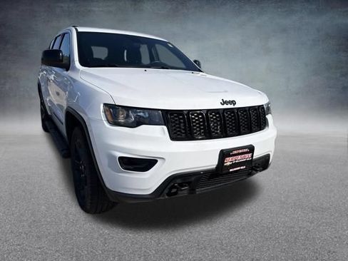 Used 2019 Jeep Grand Cherokee Laredo AWD/4WD image 4