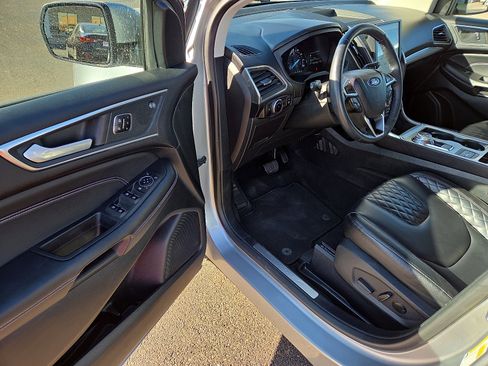 Used 2024 Ford Edge Titanium image 10
