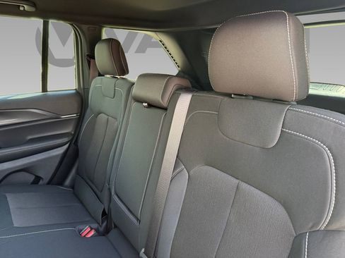 New 2025 Jeep Grand Cherokee Laredo image 4