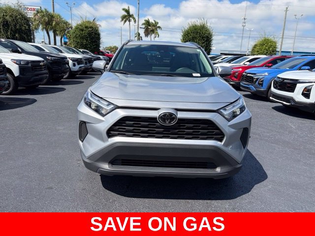 Used 2025 Toyota RAV4 XLE AWD/4WD image 2