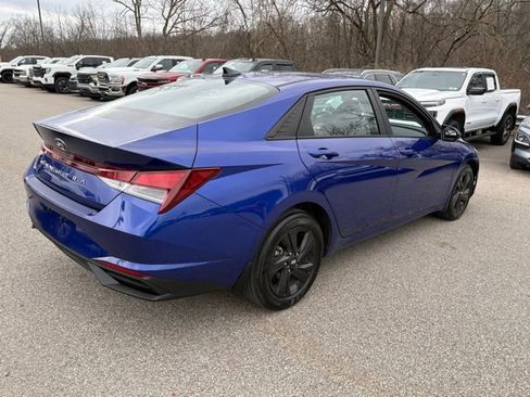 Used 2023 Hyundai Elantra SEL image 5