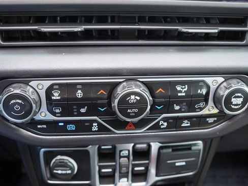 Used 2025 Jeep Wrangler Unlimited Sahara w/ Safety Group AWD/4WD image 28
