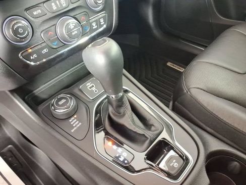 Used 2020 Jeep Cherokee Limited AWD/4WD image 21