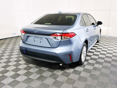 Used 2025 Toyota Corolla LE w/ LE Premium Package FWD image 3