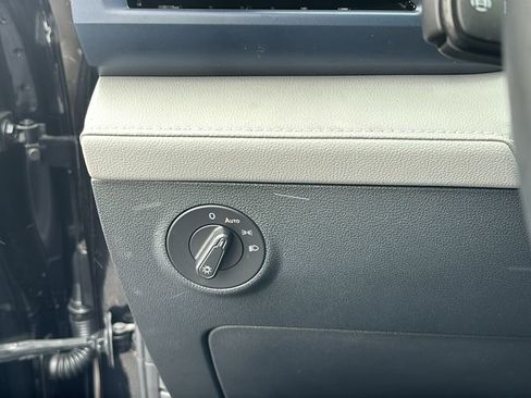 Used 2024 Volkswagen Taos SE image 15