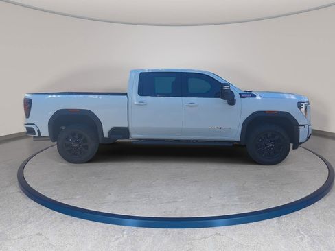 Used 2024 GMC Sierra 2500 AT4 w/ AT4 Preferred Package AWD/4WD image 4