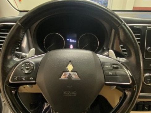 Used 2017 Mitsubishi Outlander GT image 30