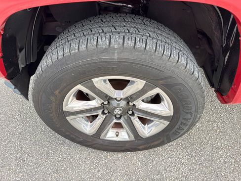 Used 2017 Toyota Tacoma Limited w/ Tow Package RWD image 12