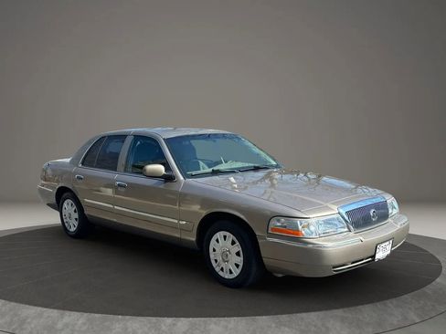 Used 2005 Mercury Grand Marquis GS RWD image 3