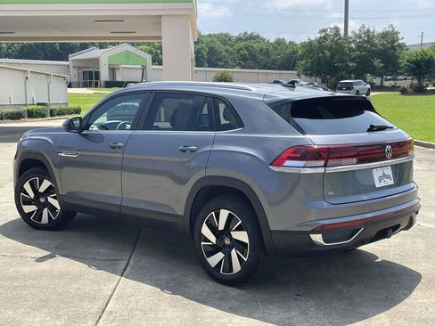 Used 2024 Volkswagen Atlas Cross Sport SE FWD image 5