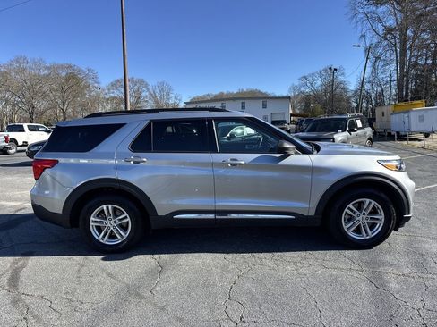 Used 2023 Ford Explorer XLT image 8