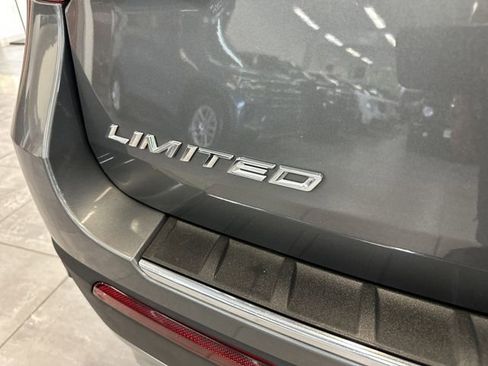 Used 2024 Ford Explorer Limited AWD/4WD image 11