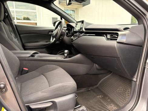 Used 2018 Toyota C-HR XLE FWD image 10