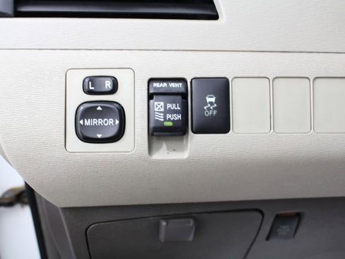 Used 2013 Toyota Sienna XLE image 25