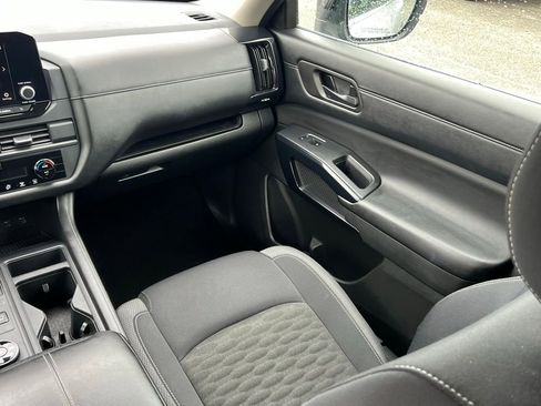 Used 2024 Nissan Pathfinder S AWD/4WD image 20